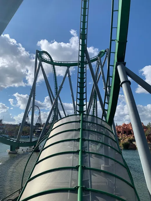 Montagnes russes Incredible Hulk Coaster
